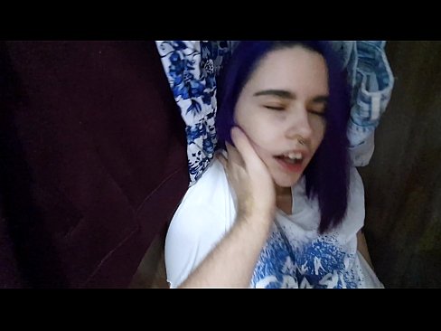 ❤️ Löysin siskoni kaapista ja autoin häntä laukeamaan ❤ Porno at us